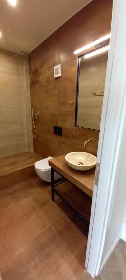 Triple A - 3 Squares - Free Parking! Apartamento Atenas Exterior foto