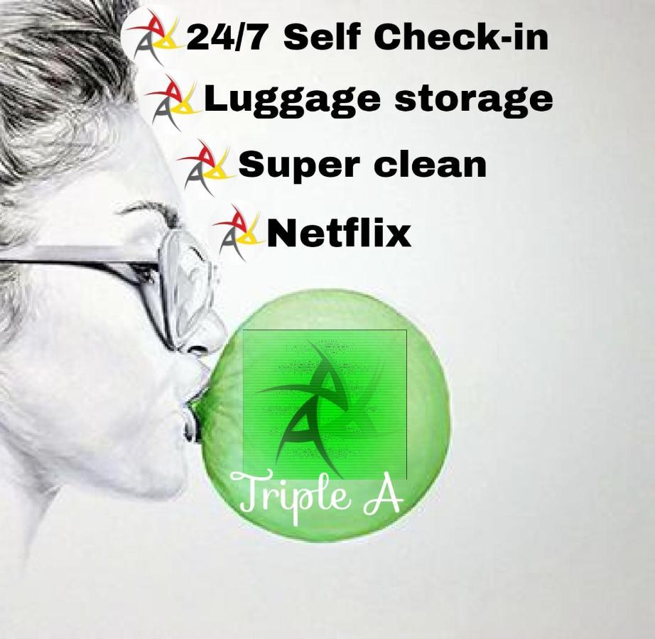 Triple A - 3 Squares - Free Parking! Apartamento Atenas Exterior foto