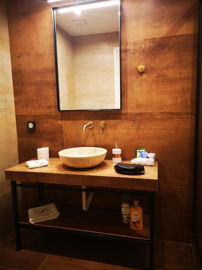 Triple A - 3 Squares - Free Parking! Apartamento Atenas Exterior foto