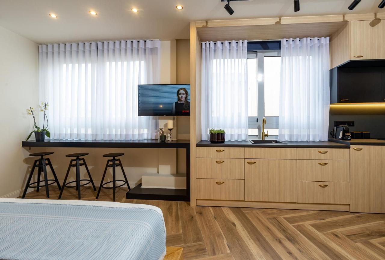 Triple A - 3 Squares - Free Parking! Apartamento Atenas Exterior foto