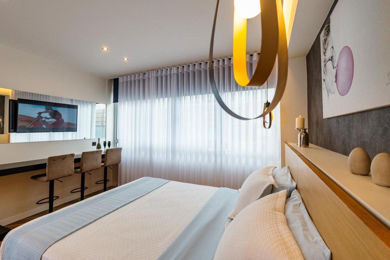 Triple A - 3 Squares - Free Parking! Apartamento Atenas Exterior foto